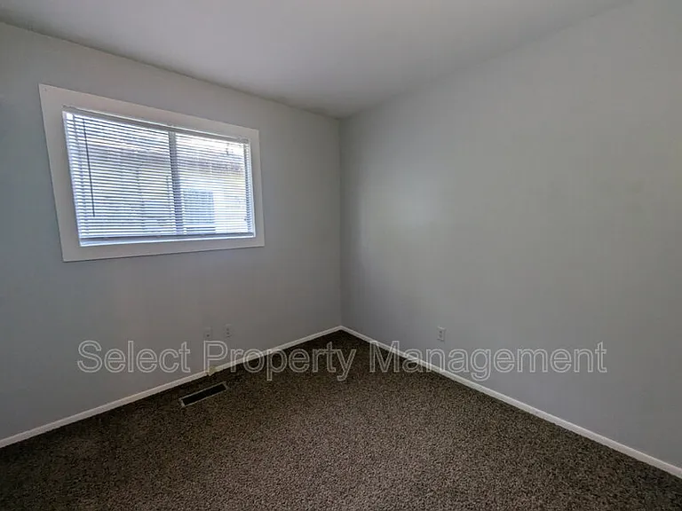 5425 Webster St — Photo 14
