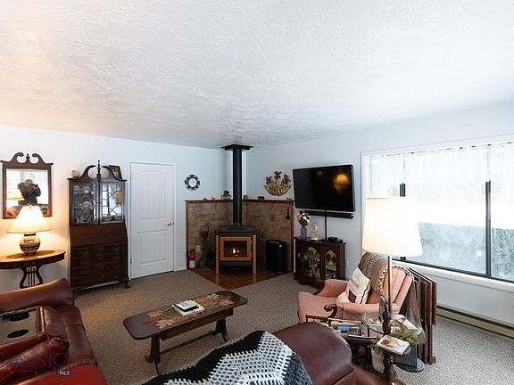 4th image of 317 Shoshone Ave