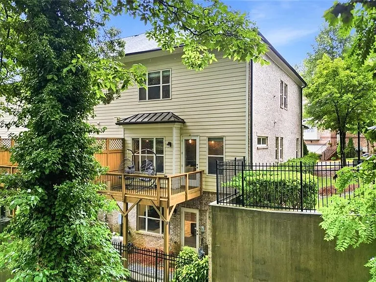 826 Canterbury Overlook NE — Photo 32