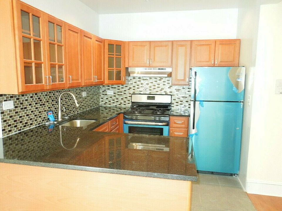 1st image of 465 Park Pl APT 2R