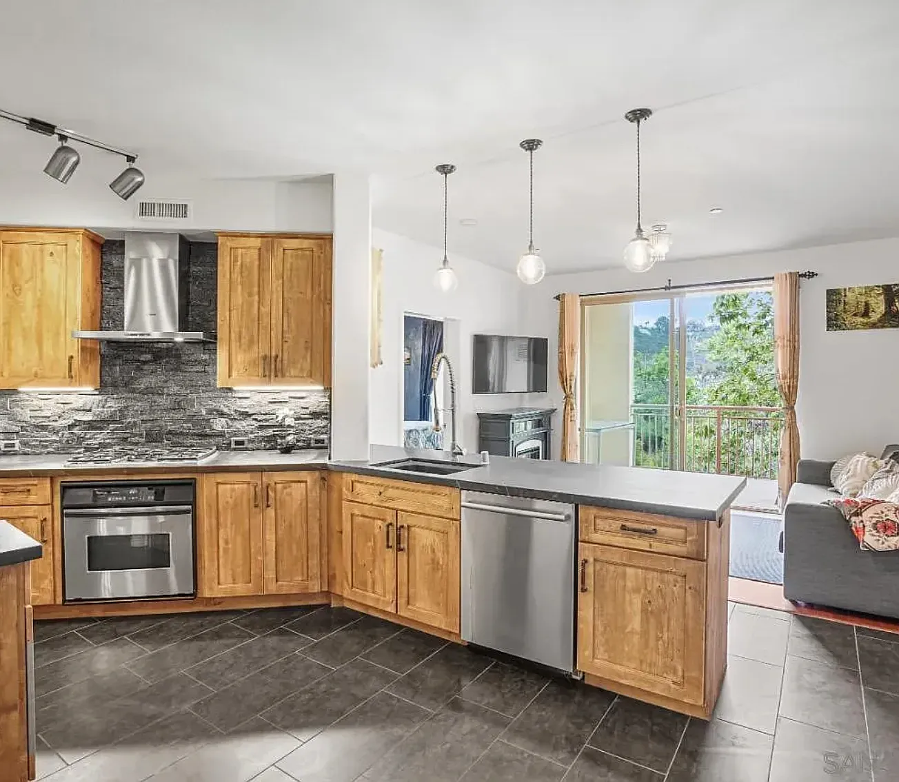 2 bed, 930 sqft, $3,000 — Photo 3