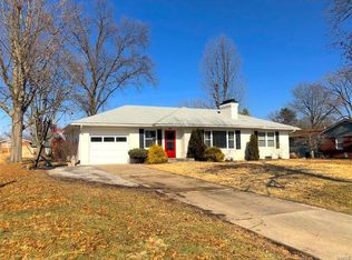 904 Taylor Ave, Godfrey, IL 62035