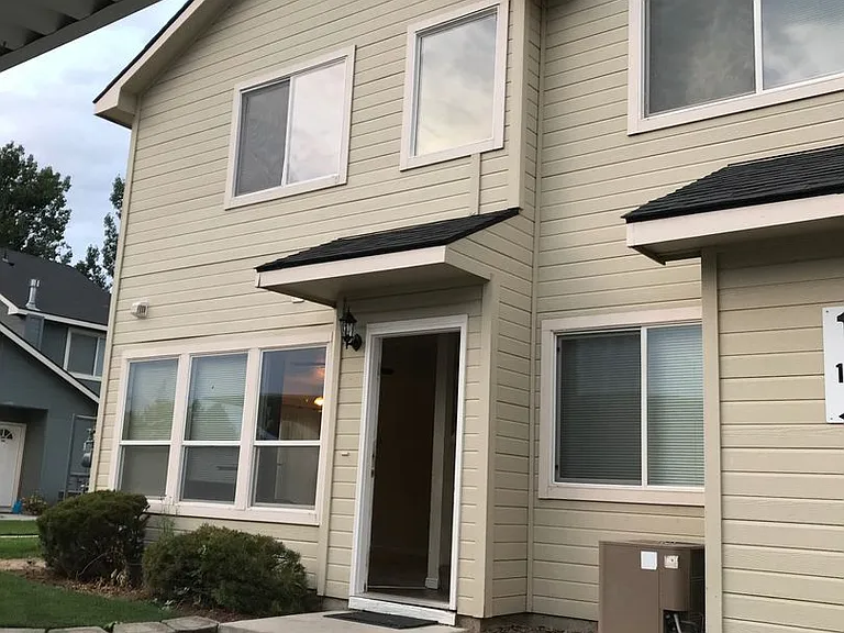 1950 Lexis Ln — Photo 2