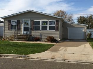 209 Oakton Ln, Green Bay, WI 54311