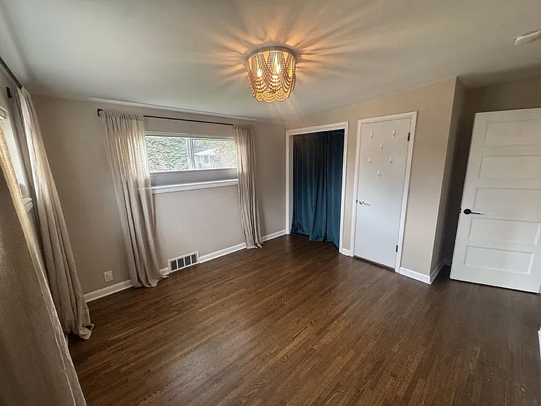5390 S Greenwood St — Photo 12