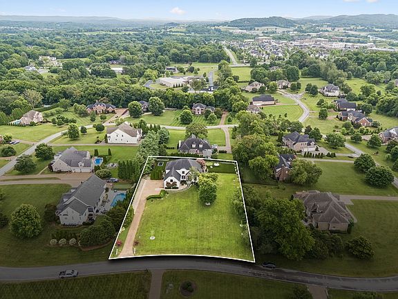 3rd image of 2112 Summer Hill Cir