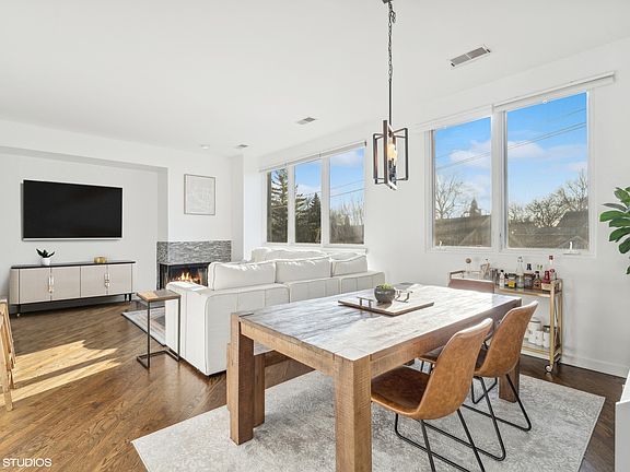 3rd image of 4118 N Lincoln Ave Unit 314
