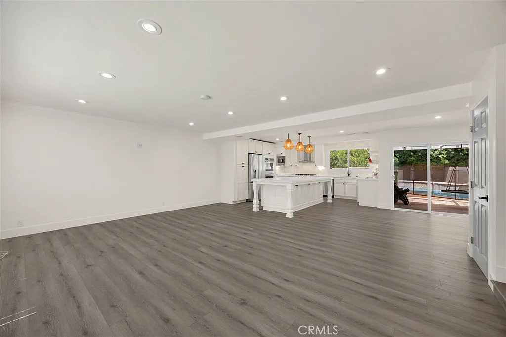 4 bed, 2.5 bath, 3189 sqft, $7,000 — Photo 3