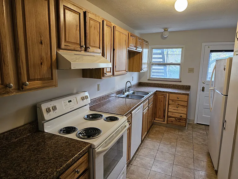 385 Laura St #1 — Photo 4