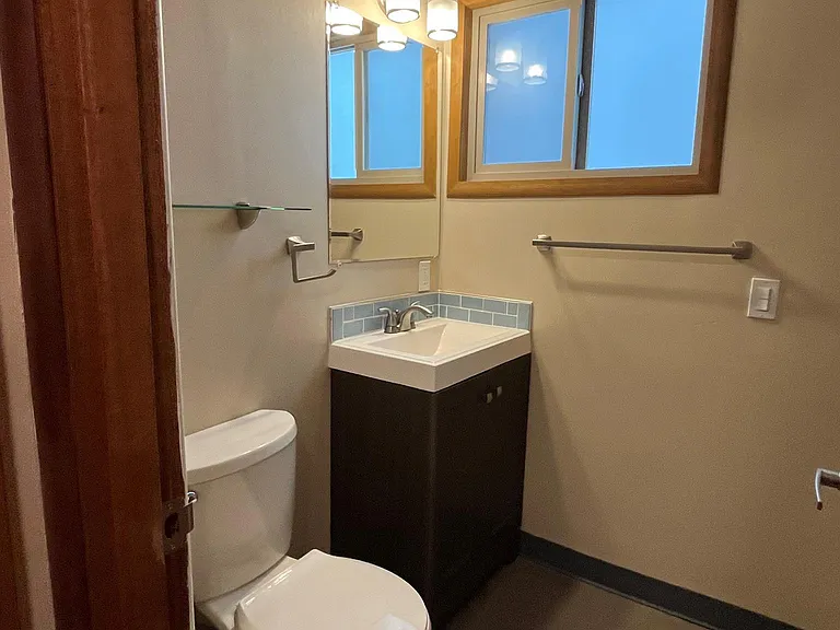 518 W 6th Ave #4 — Photo 8