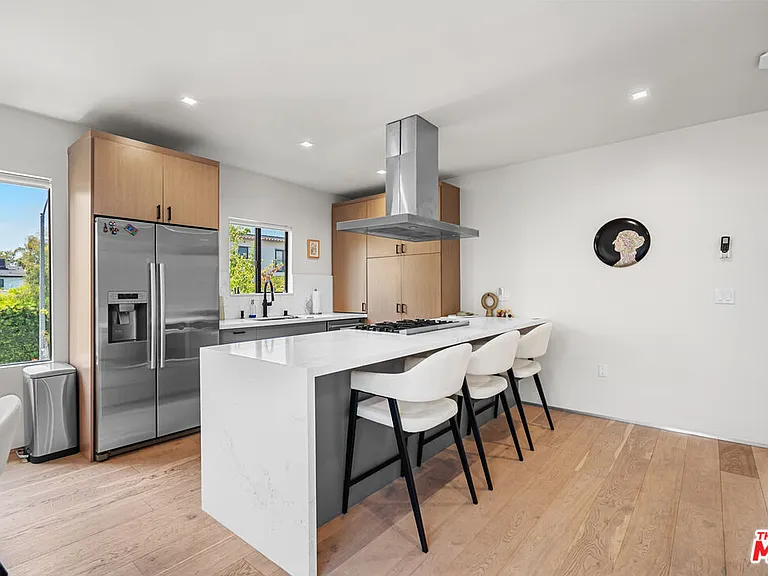838 N Mansfield Ave #201 — Photo 11