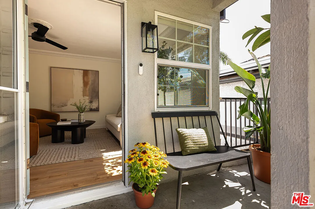 3 bed, 2.0 bath, 1370 sqft, $5,500 — Photo 3