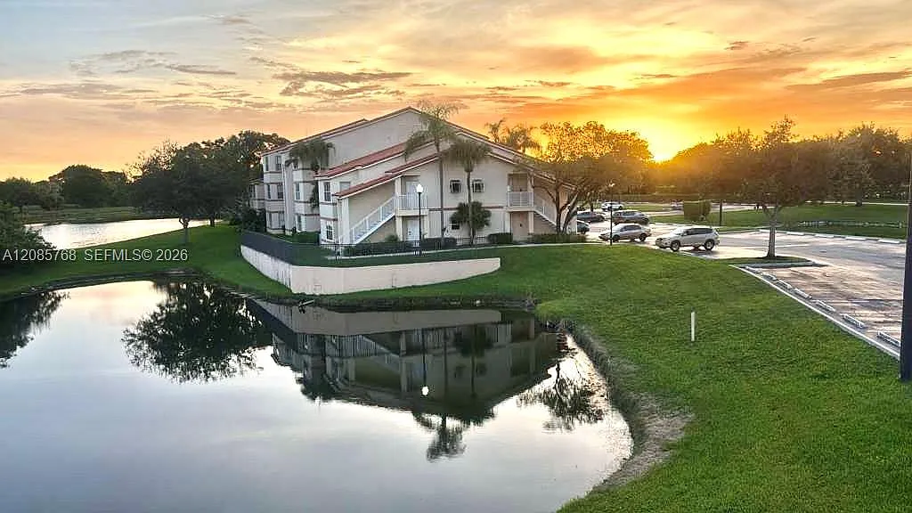 Coral Key Condo — Photo 1