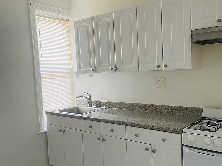 31-44 35th St #5 — Photo 5
