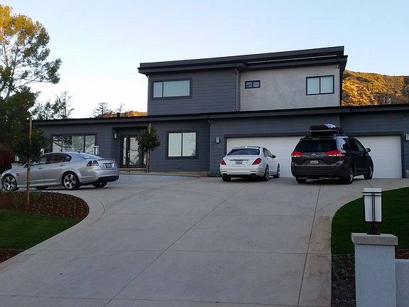 2nd image of 901 Valley Crest St