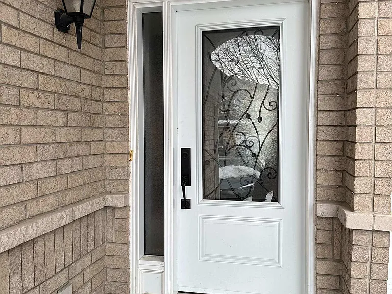 3704 Golden Locust Dr — Photo 1