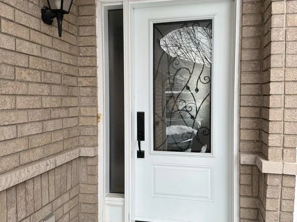 3704 Golden Locust Dr, Mississauga, ON L5N 8N8