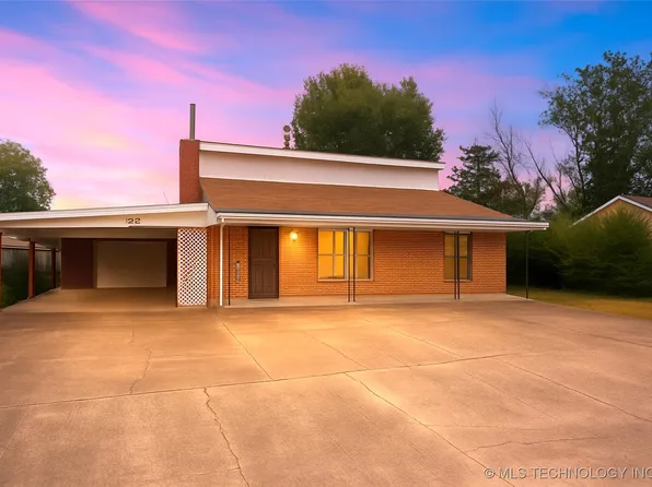303 SE 5th St, Pryor, OK 74361