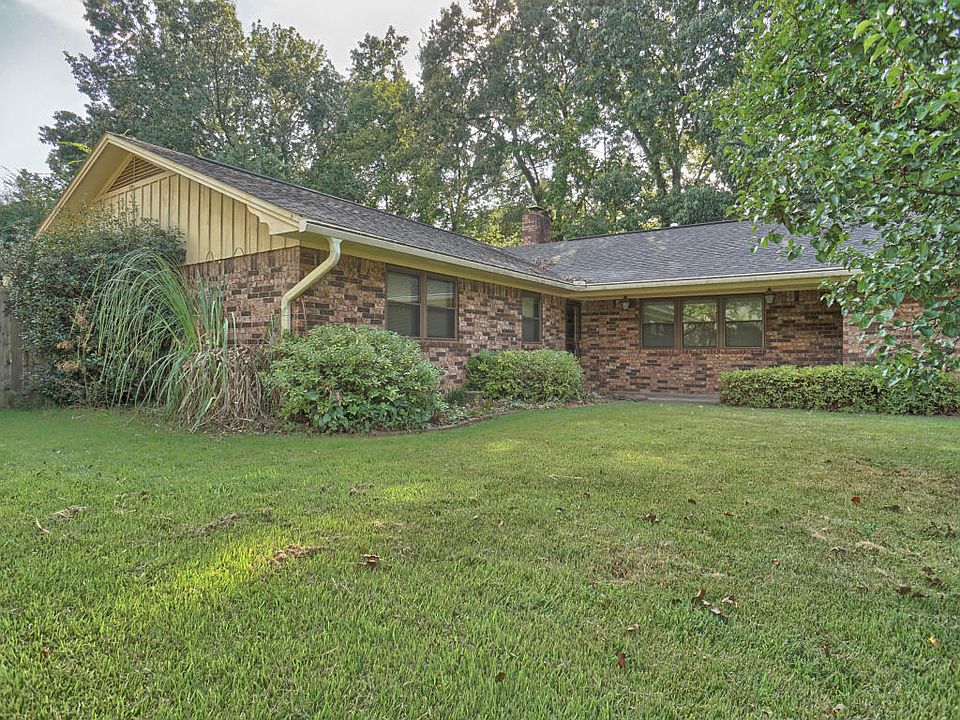1st image of 207 N Fairbanks Cir