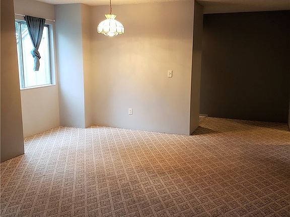 5th image of 4821 180th St SW APT I202