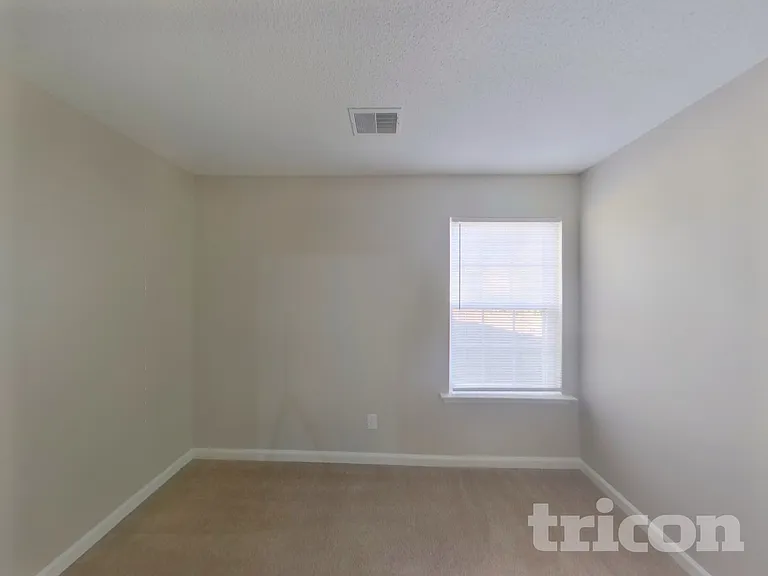 562 Chisolm Way — Photo 14