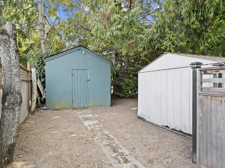 499 SW 5th Ave — Photo 24
