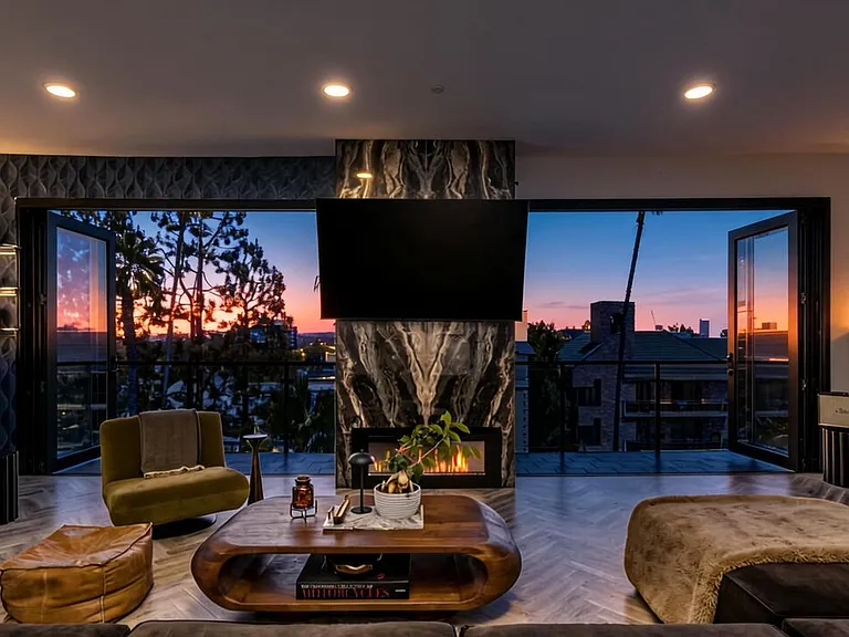137 N Doheny Dr #2 — Photo 13