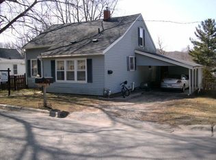 824 S James St, Richland Center, WI 53581