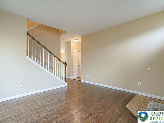 5th image of 233 Snapdragon Way