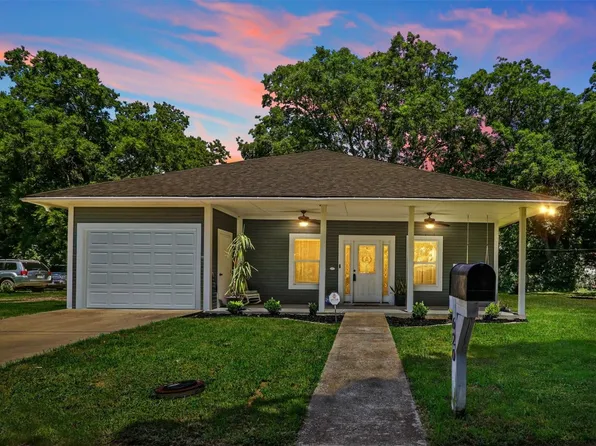 620 Throckmorton St, Gainesville, TX 76240