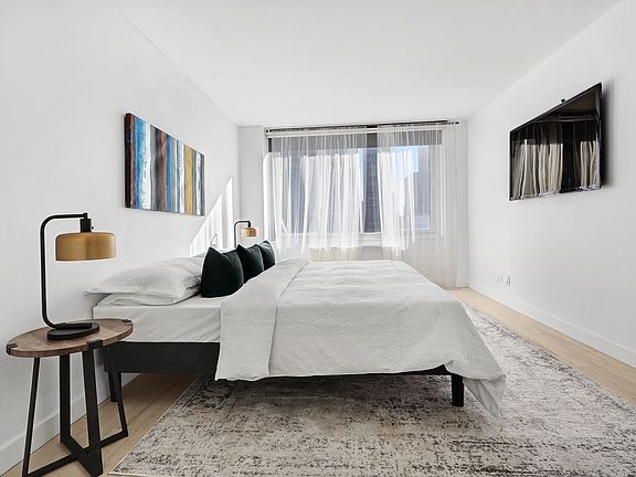 5th image of 322 W 57th St APT 47S