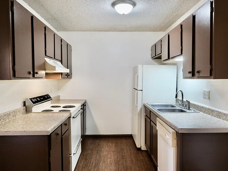Avendale Pointe Apartments — Photo 44