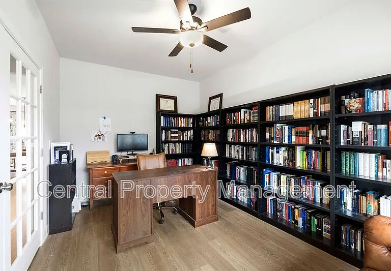 320 Lavinia Cir — Photo 6