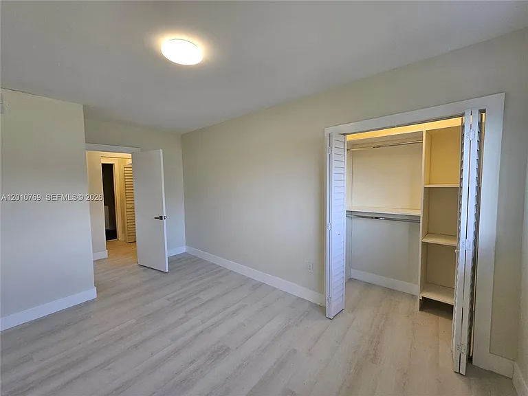 834 Raymond St — Photo 11