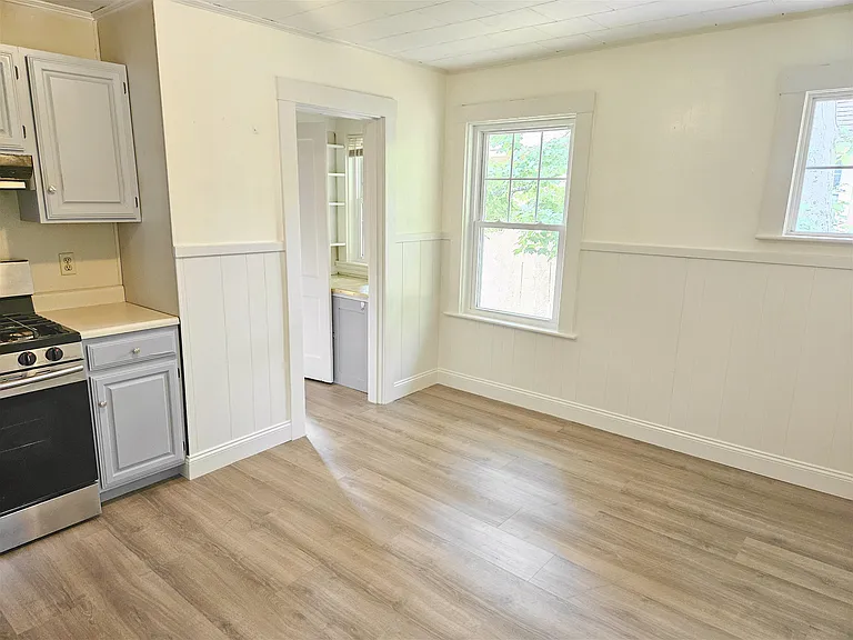19 Rowe St — Photo 17
