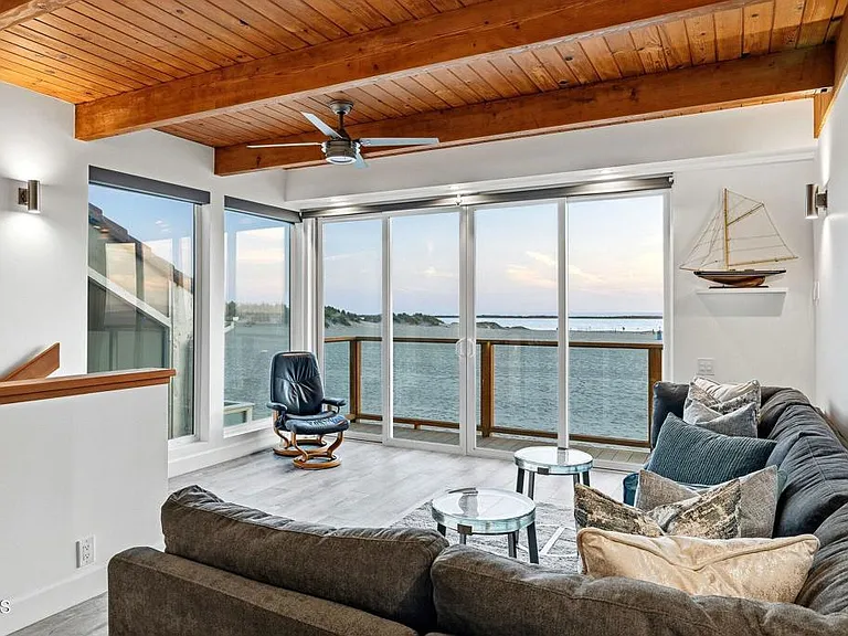 3373 Ocean Dr — Photo 33