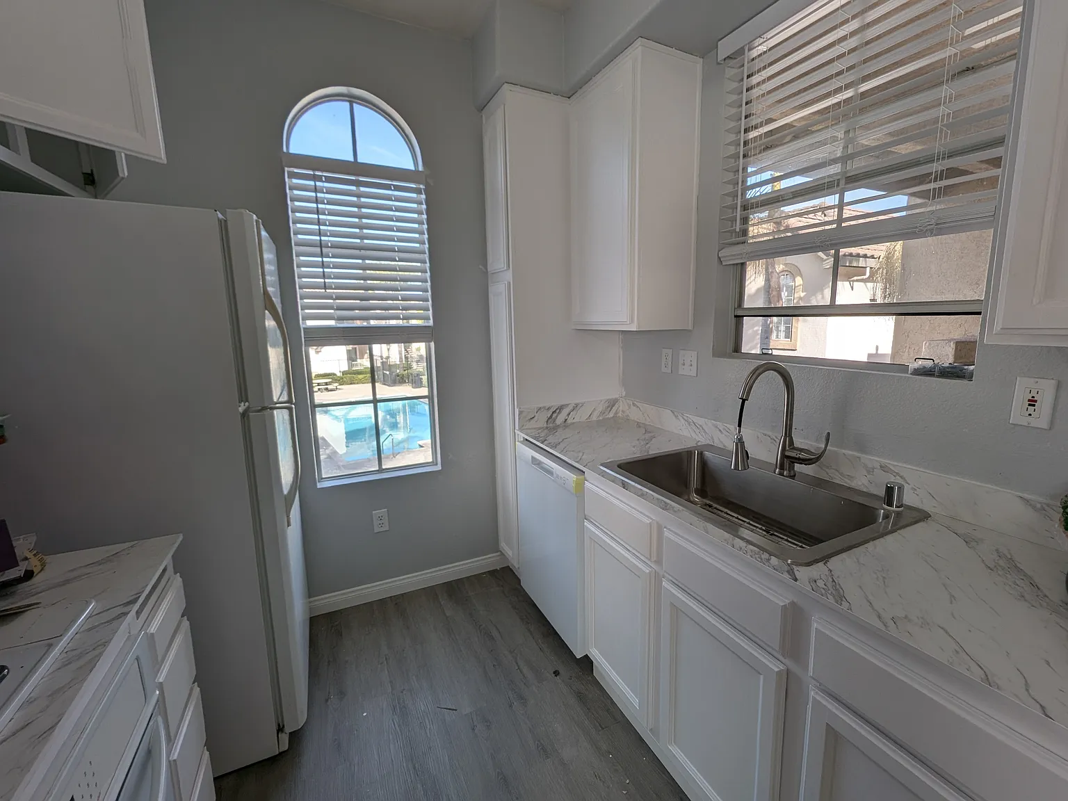 2 bed, 831 sqft, $2,800 — Photo 2