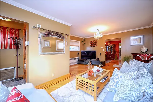 Sold by Remax Edge | media 4