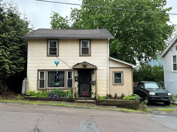 408 Penn Ave, Hawley, PA 18428