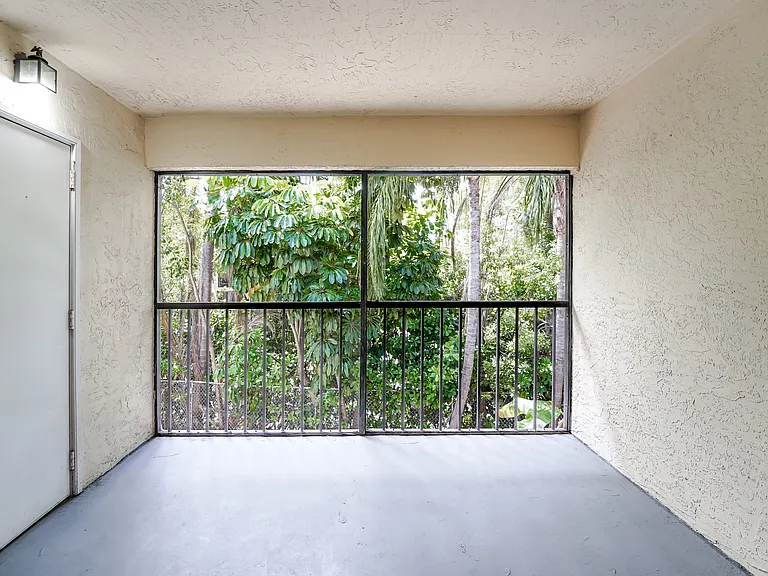 Oakwood Apartments — Photo 18