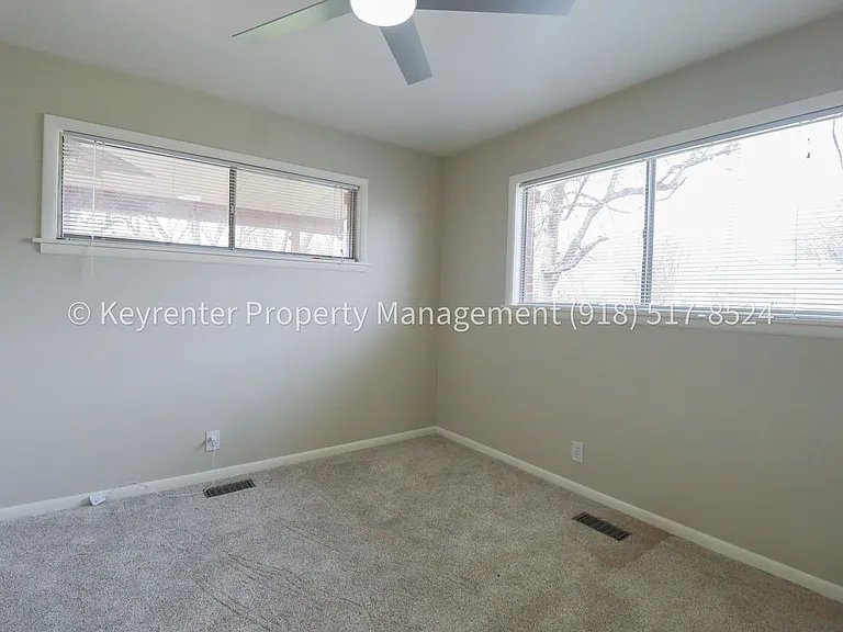 953 E 37th St S — Photo 31