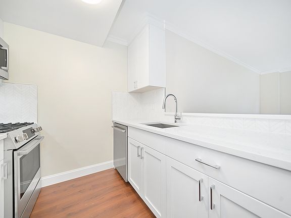 5th image of 160 Riverside Blvd APT 804