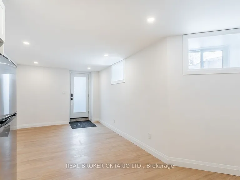 113 Catharine St N #4 — Photo 2