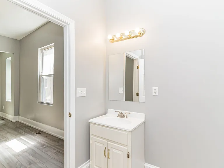 2227 Linden Ave — Photo 14