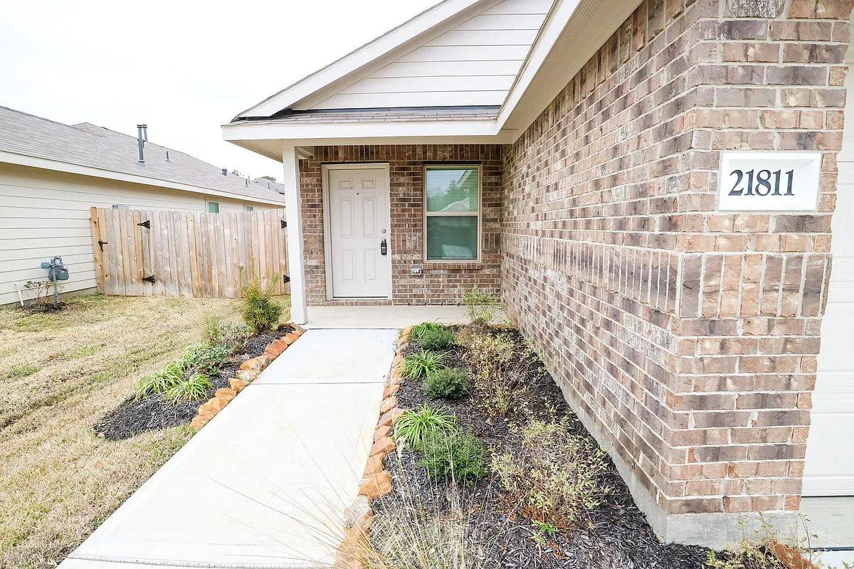 Building Photo - 21811 Hickory Springs Ct