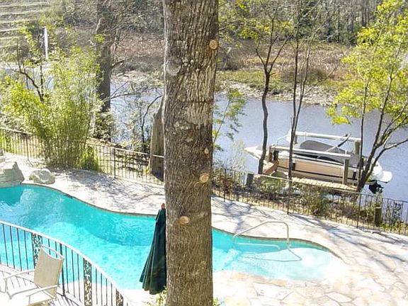 2nd image of 218 Shaftesbury Ln
