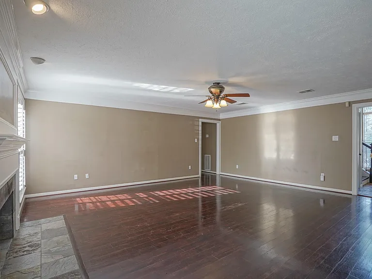 2108 Lakeway Dr — Photo 26