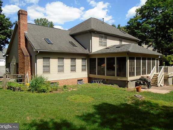 4th image of 19234 Jamestown Dr