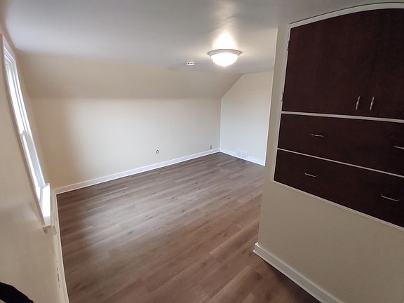 3rd image of 3728 Essex Ave