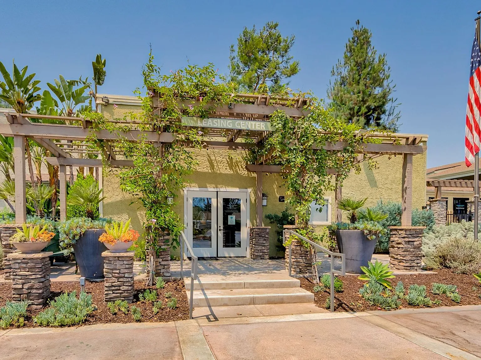 Torrey Pines Apartment Homes — Photo 1